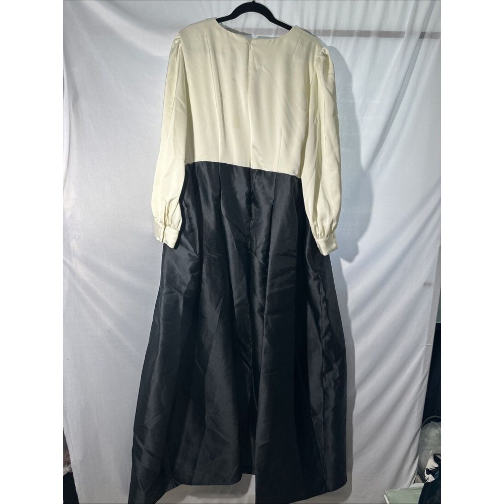 NWD $895 Sachin & Babi [ 20W ] Zoe V Neck Box Pleat Ball‎ Gown Ivory Black - Picture 11 of 14